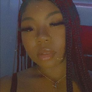 Meet your Posher, Kamira